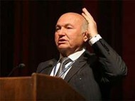 Лужков снял запрет на премии себе