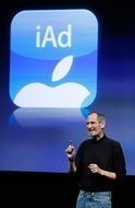 Apple вдвое снизил минимальную цену участия в iAd