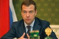 Медведев призвал собирать резервы в подушку безопасности