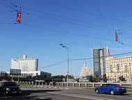 Московские власти снова сняли рекламные перетяжки