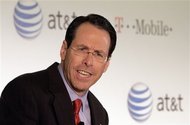 Глава AT&T потерял два миллиона долларов из-за срыва сделки года